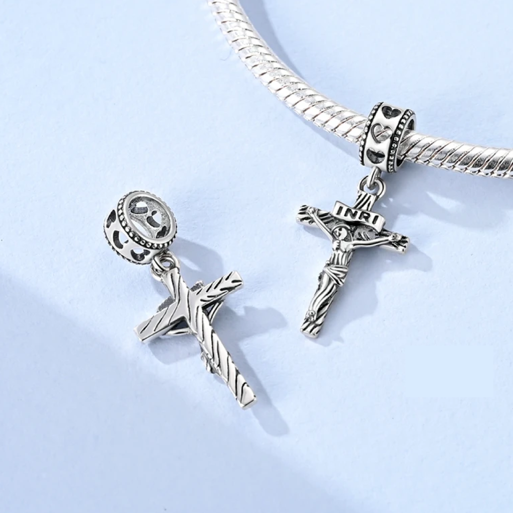Cruz de Cristo Charm