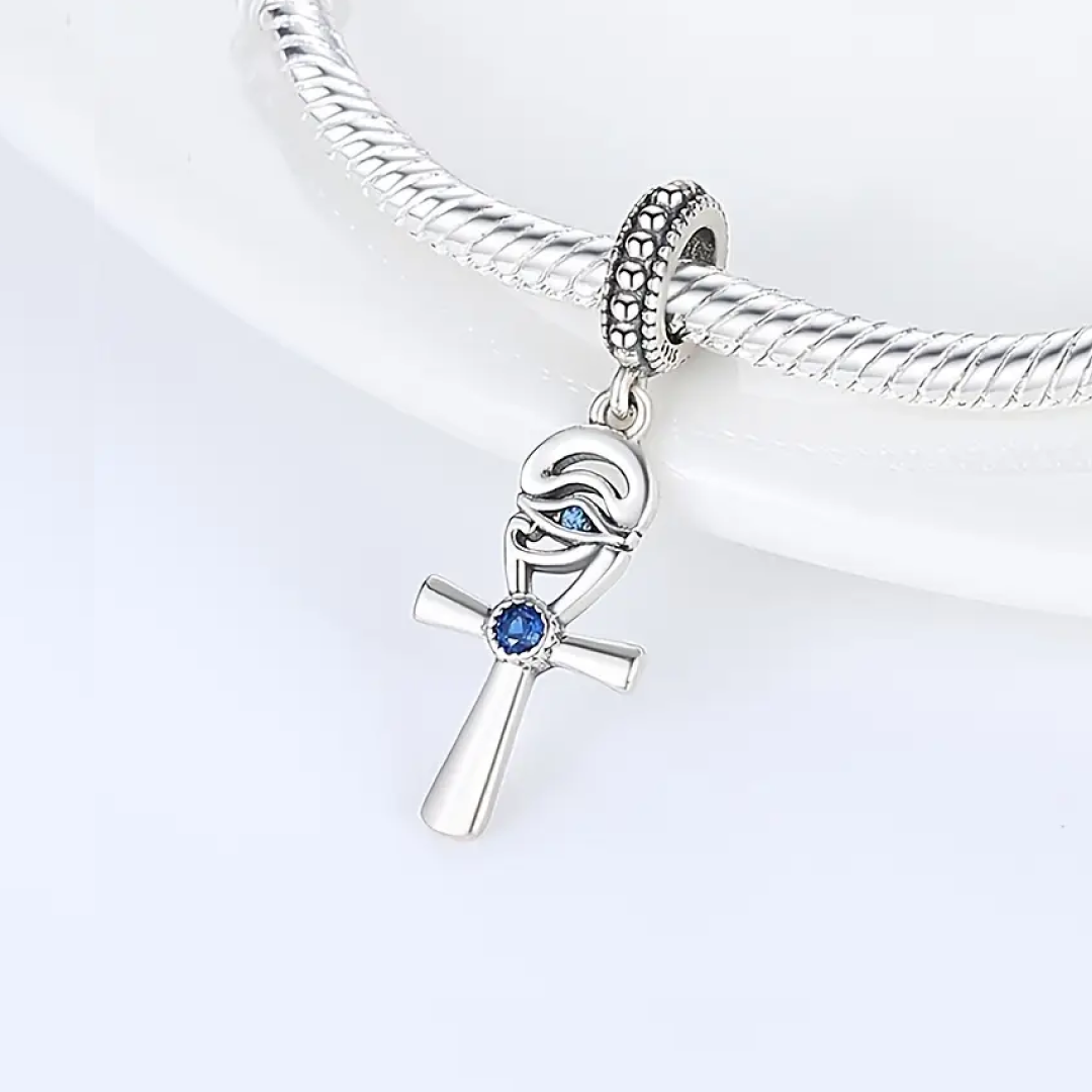 Cruz do Olho de Hórus Charm